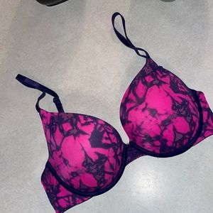 34C VS Pink Padded Bra